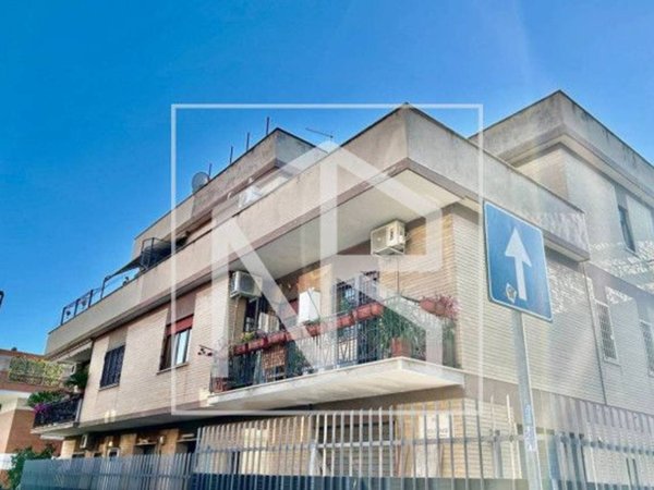 appartamento in vendita a Roma in zona Colle Prenestino