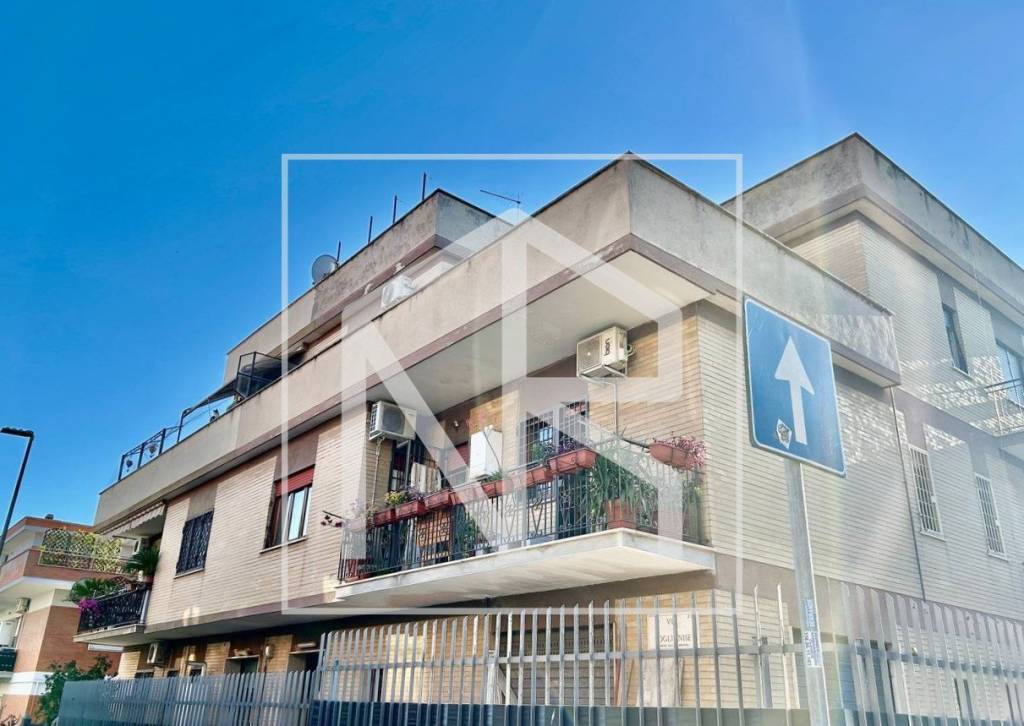 appartamento in vendita a Roma in zona Colle Prenestino