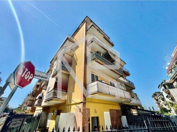 appartamento in vendita a Roma in zona Torre Maura