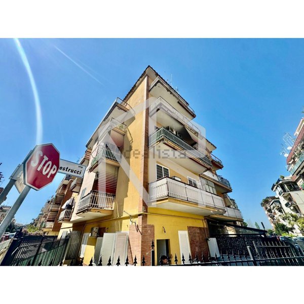 appartamento in vendita a Roma in zona Torre Maura