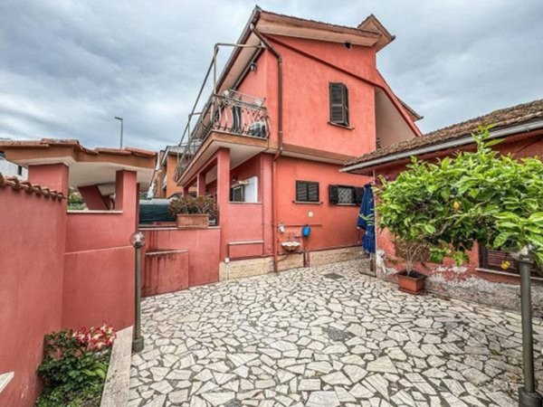 appartamento in vendita a Roma in zona Acilia