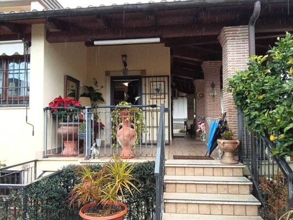 casa indipendente in vendita a Roma in zona Infernetto
