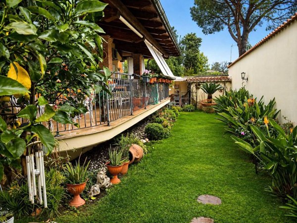 casa indipendente in vendita a Roma in zona Infernetto