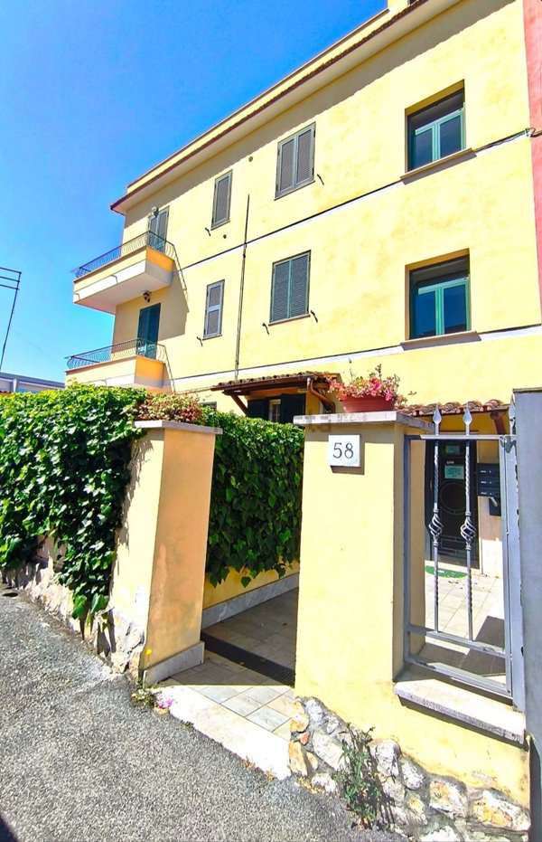appartamento in vendita a Roma in zona Torre Maura