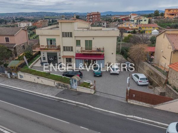 appartamento in vendita a Roma in zona Cesano