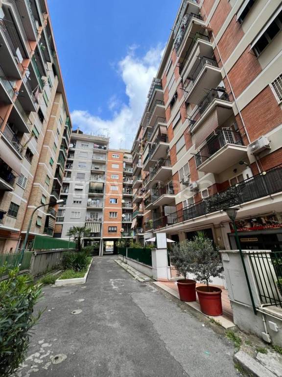 appartamento in vendita a Roma in zona Tuscolano