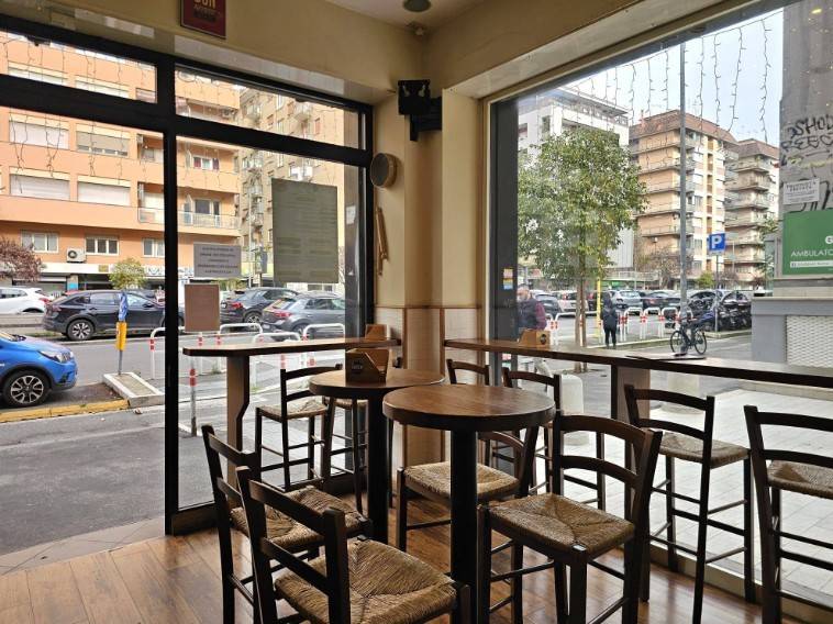 negozio in vendita a Roma in zona Appio Claudio