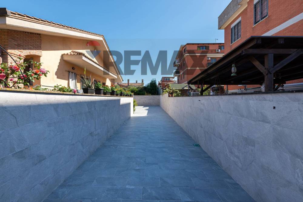 casa indipendente in vendita a Roma in zona Dragona/Bagnoletto