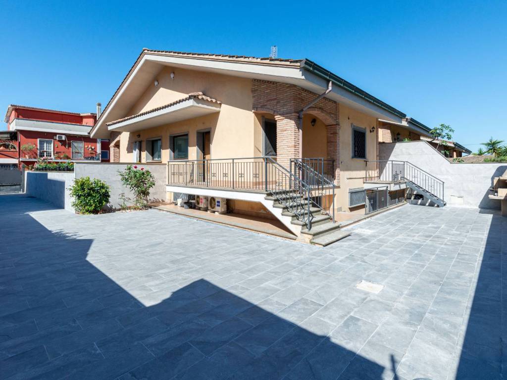 casa indipendente in vendita a Roma in zona Dragona/Bagnoletto
