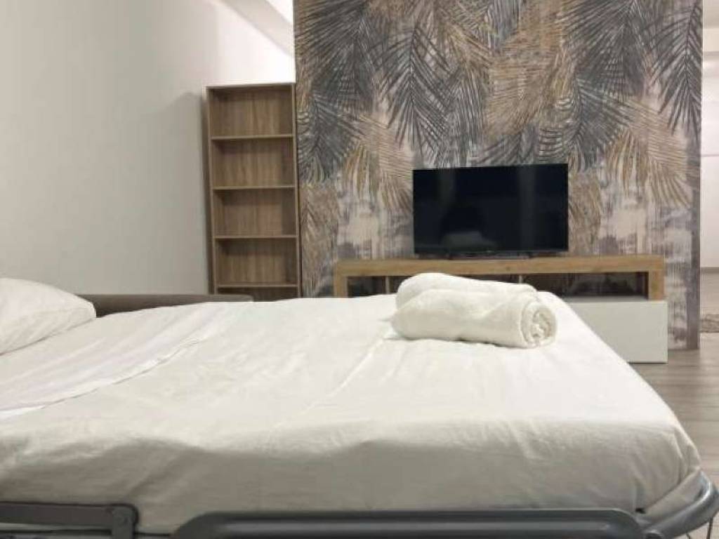 negozio in vendita a Roma in zona Torre Maura