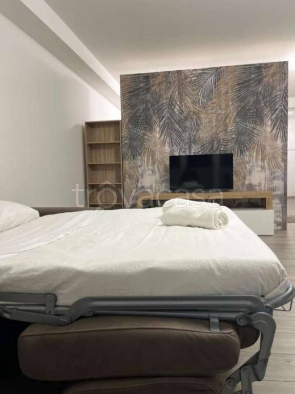 negozio in vendita a Roma in zona Torre Maura