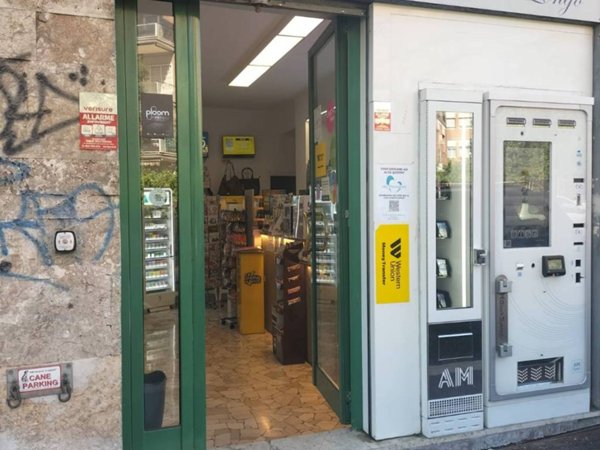 negozio in vendita a Roma in zona Portuense