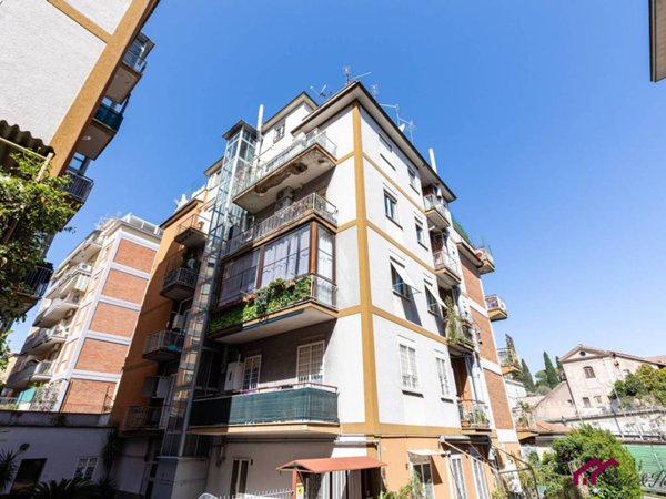 appartamento in vendita a Roma in zona Colle del Sole