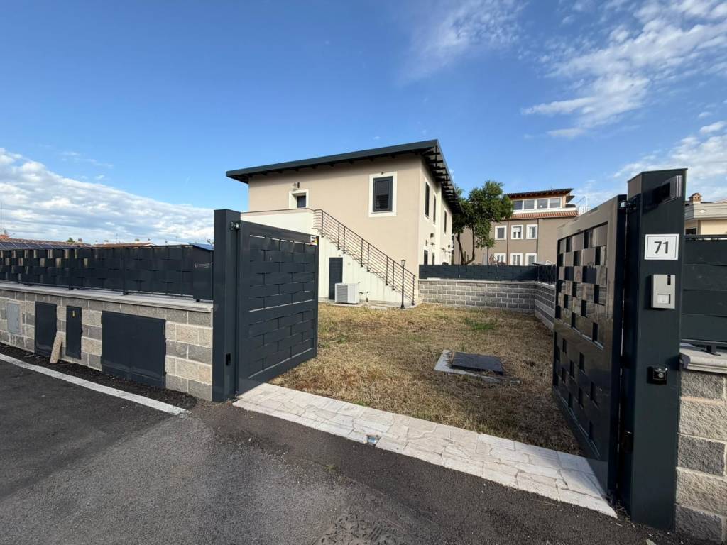 appartamento in vendita a Roma in zona Borghesiana