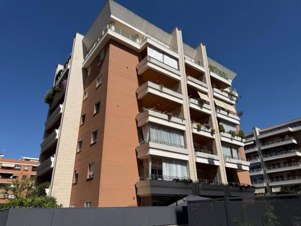 appartamento in vendita a Roma in zona Giuliano Dalmata