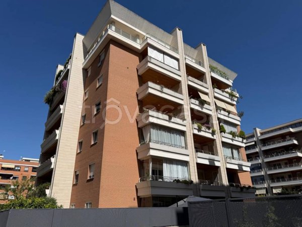 appartamento in vendita a Roma in zona Giuliano Dalmata