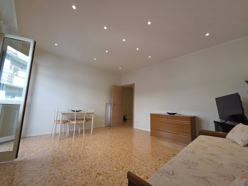 appartamento in vendita a Roma in zona Appio Latino