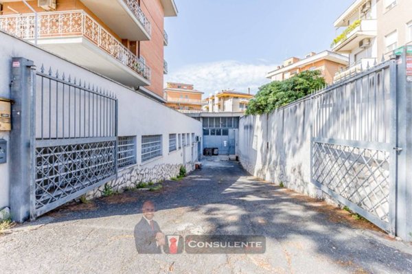 negozio in vendita a Roma in zona Torrevecchia