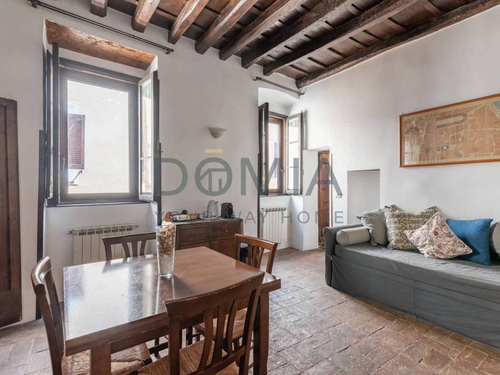 appartamento in vendita a Roma in zona Rione Regola