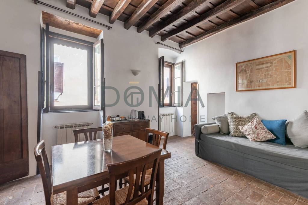 appartamento in vendita a Roma in zona Rione Regola