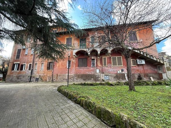 appartamento in vendita a Roma in zona Ostiense