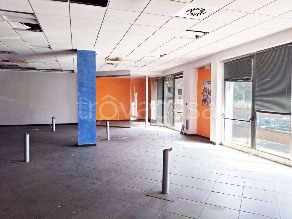 ufficio in vendita a Roma in zona Settecamini