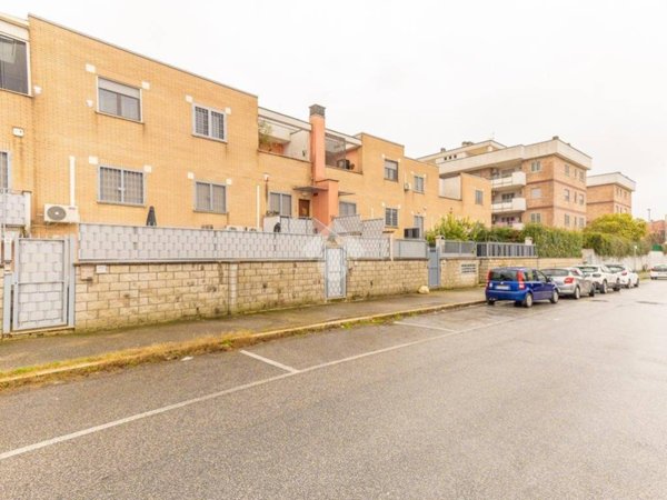 appartamento in vendita a Roma in zona Casal Monastero