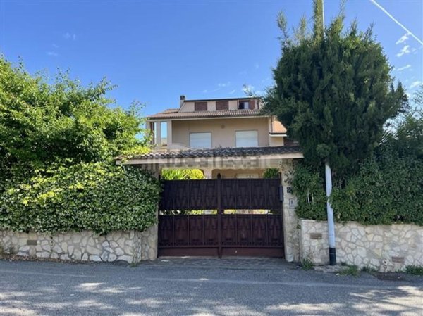 casa indipendente in vendita a Roma in zona Case Rosse