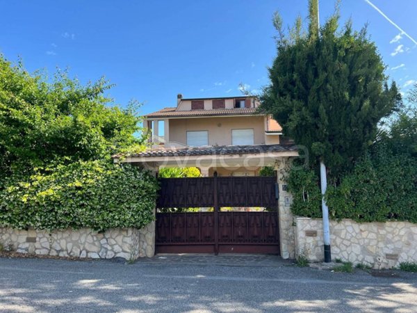 casa indipendente in vendita a Roma in zona Case Rosse