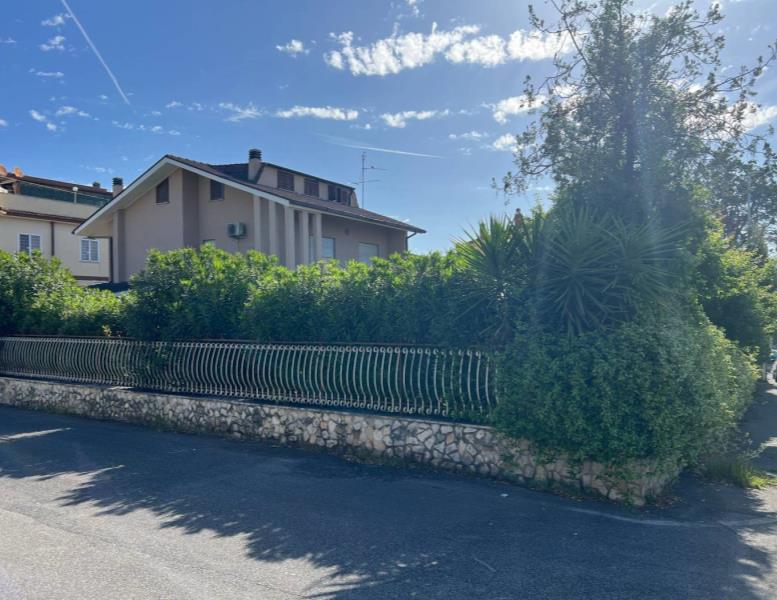 casa indipendente in vendita a Roma in zona Case Rosse