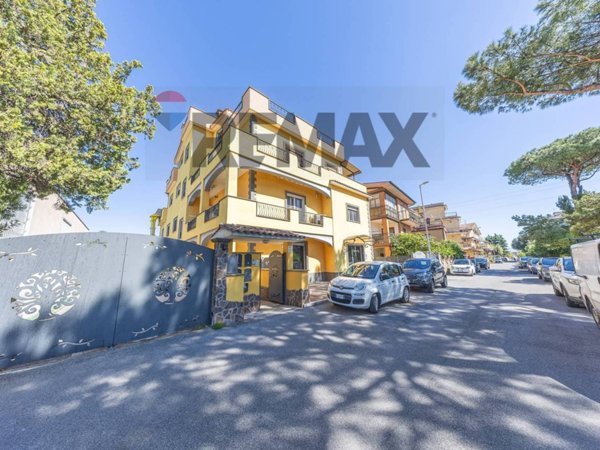 appartamento in vendita a Roma in zona Casal Morena