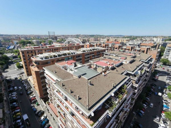 ufficio in vendita a Roma in zona Ostiense