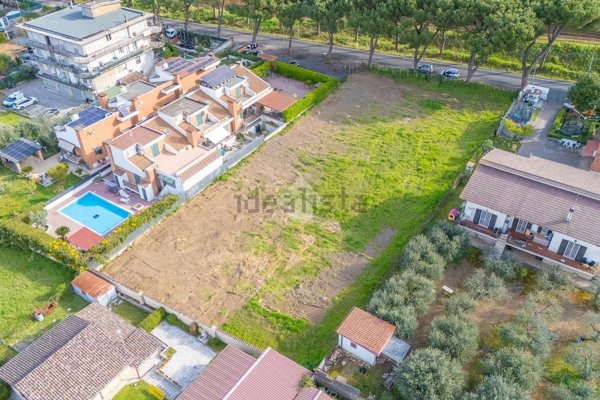 terreno edificabile in vendita a Roma in zona Giardini di Corcolle