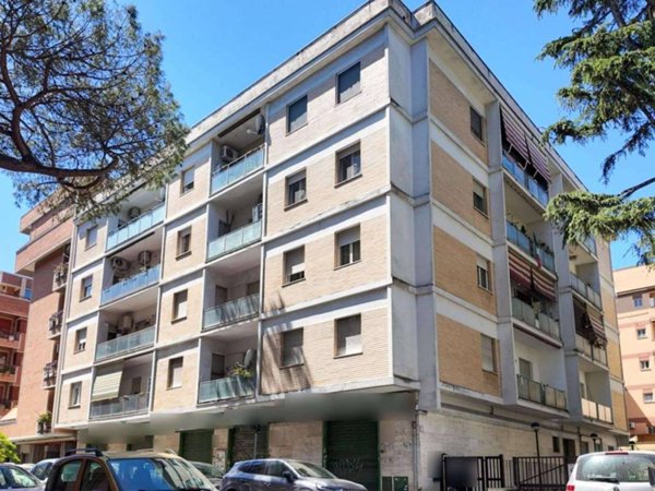 appartamento in vendita a Roma in zona Ostia