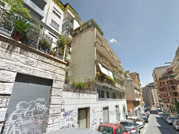 casa indipendente in vendita a Roma in zona Tuscolano