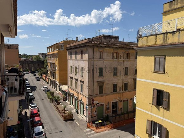 appartamento in vendita a Roma in zona Tuscolano