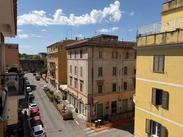 appartamento in vendita a Roma in zona Tuscolano