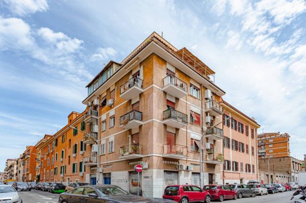 appartamento in vendita a Roma in zona Tuscolano