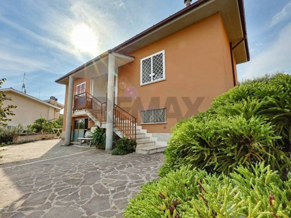casa indipendente in vendita a Roma in zona Ottavia