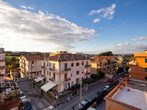 appartamento in vendita a Roma in zona Tomba di Nerone