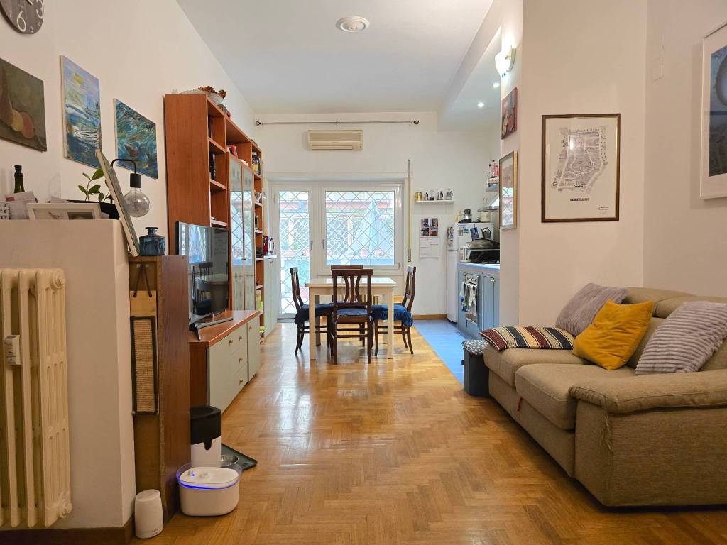 appartamento in vendita a Roma in zona Ostiense
