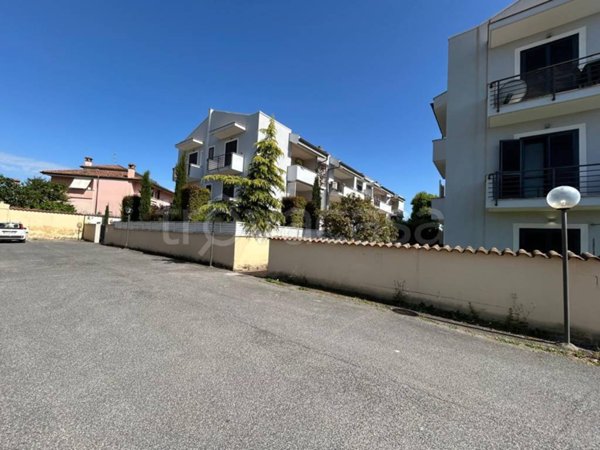 appartamento in vendita a Roma in zona Infernetto
