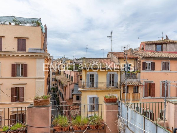 appartamento in vendita a Roma in zona Parione/Sant'Eustachio
