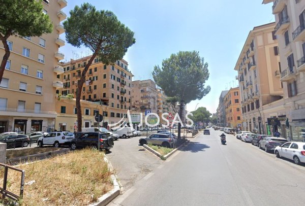 locale commerciale in vendita a Roma