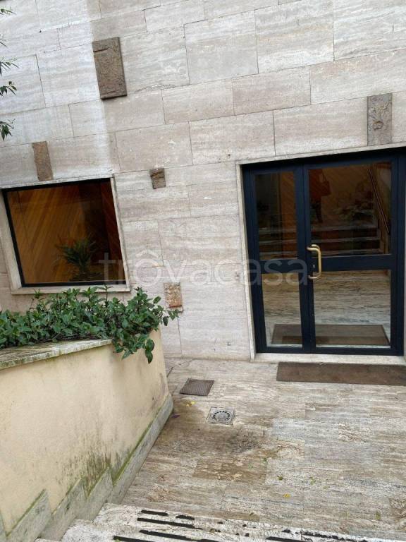 appartamento in vendita a Roma in zona Mostacciano
