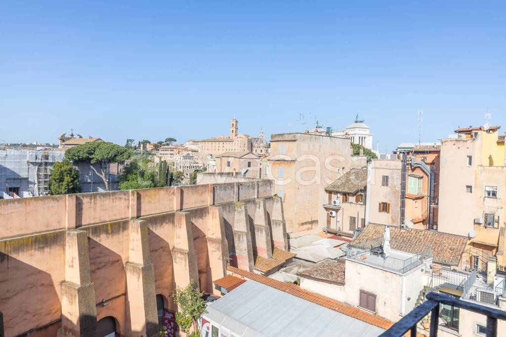appartamento in vendita a Roma in zona Rione Monti/Campitelli