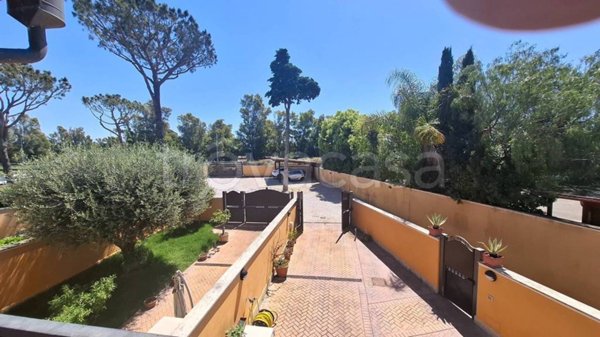 casa indipendente in vendita a Roma in zona Ostia Antica