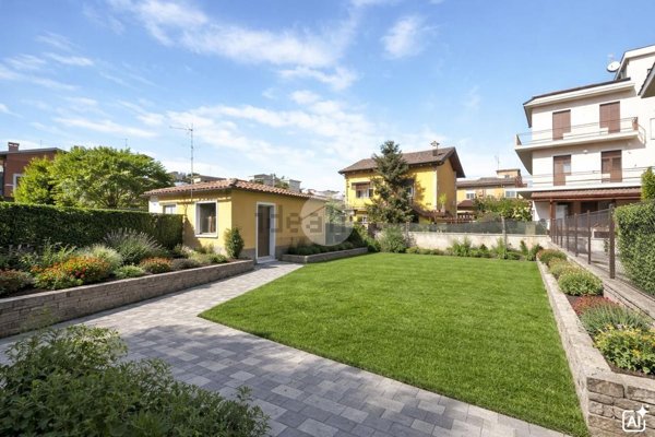 casale in vendita a Roma in zona Finocchio