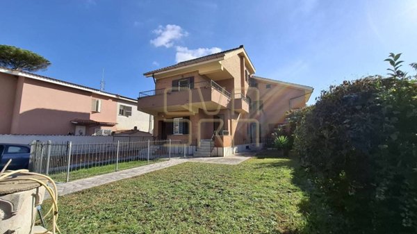 casa indipendente in vendita a Roma in zona Ostiense