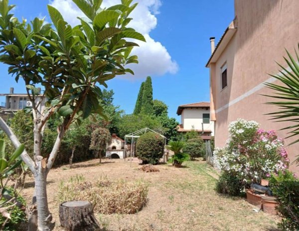 casa indipendente in vendita a Roma in zona Acilia